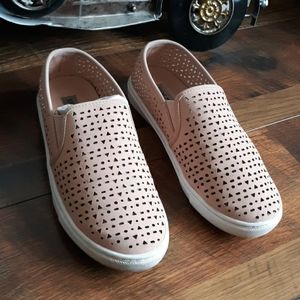 🎉🎉ON SALE!!!🎉🎉Steve Madden slip on shoes